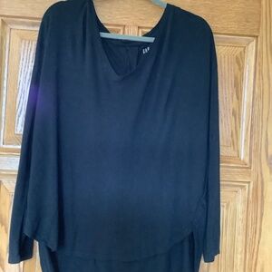 GAP - Long Sleeve V-neck Black Top